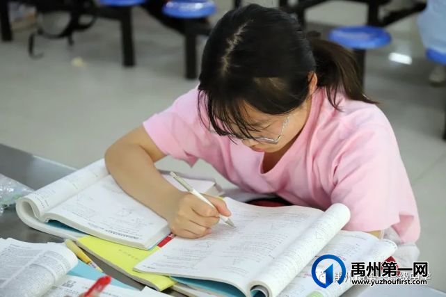 禹州一高高三年级自由复习备考掠影 禹州一高高三年级自由复习备考掠影
