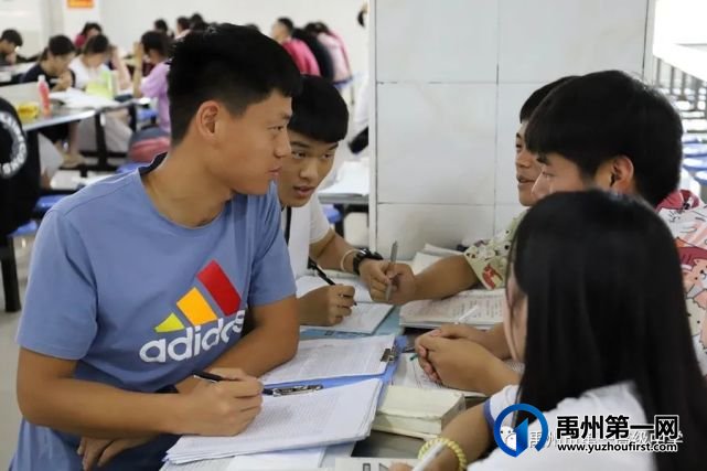 禹州一高高三年级自由复习备考掠影 禹州一高高三年级自由复习备考掠影