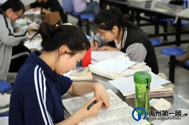 禹州一高高三年级自由复习备考掠影 禹州一高高三年级自由复习备考掠影