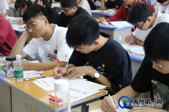 禹州一高高三年级自由复习备考掠影 禹州一高高三年级自由复习备考掠影