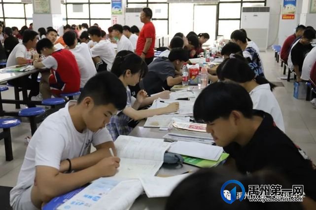禹州一高高三年级自由复习备考掠影 禹州一高高三年级自由复习备考掠影