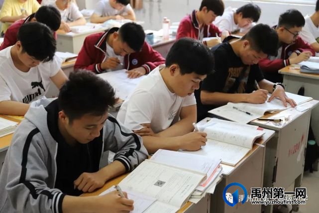 禹州一高高三年级自由复习备考掠影 禹州一高高三年级自由复习备考掠影