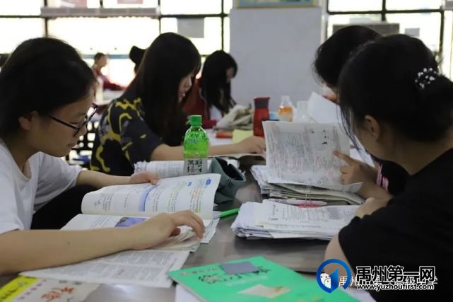 禹州一高高三年级自由复习备考掠影 禹州一高高三年级自由复习备考掠影