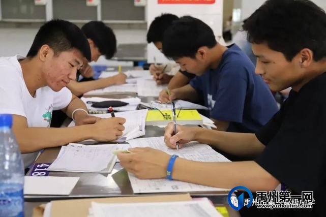 禹州一高高三年级自由复习备考掠影 禹州一高高三年级自由复习备考掠影