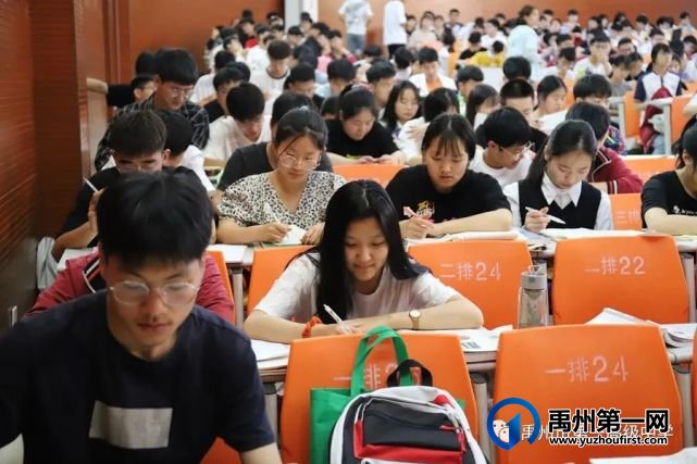 禹州一高高三年级自由复习备考掠影 禹州一高高三年级自由复习备考掠影