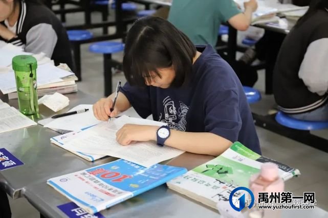 禹州一高高三年级自由复习备考掠影 禹州一高高三年级自由复习备考掠影