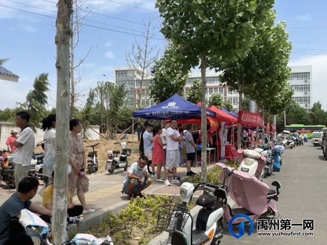 直击2021禹州高考现场,我们拍下了这感人的一幕 直击2021禹州高考现场,我们拍下了这感人的一幕