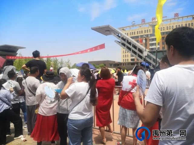 直击2021禹州高考现场,我们拍下了这感人的一幕 直击2021禹州高考现场,我们拍下了这感人的一幕