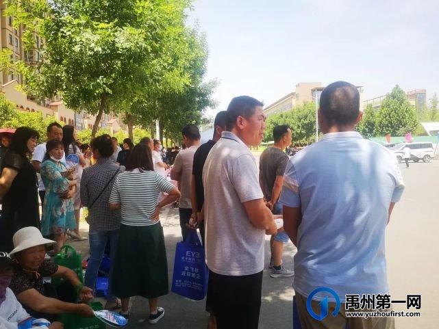 直击2021禹州高考现场,我们拍下了这感人的一幕 直击2021禹州高考现场,我们拍下了这感人的一幕