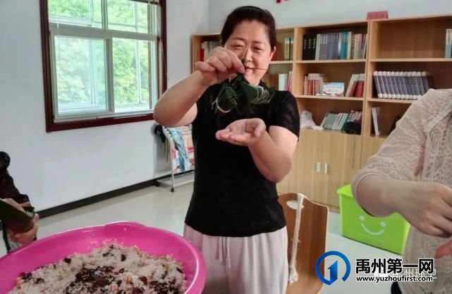 禹州环卫中心举办2021年“我们的节日•端午节” 包粽子比赛 禹州环卫中心举办2021年“我们的节日•端午节” 包粽子比赛