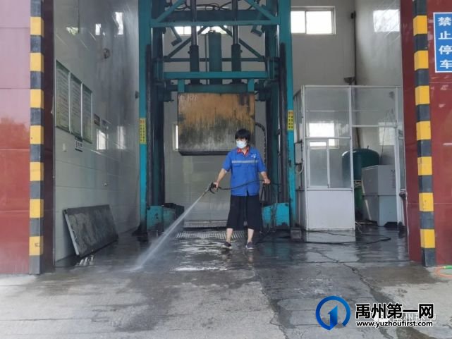 禹州环卫:端午假期坚守岗位 清洁城市默默奉献 禹州环卫:端午假期坚守岗位 清洁城市默默奉献