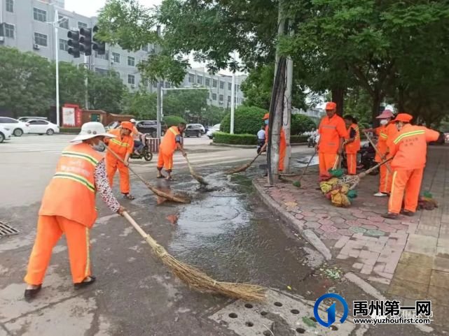 禹州环卫:雨后清理忙 整洁保畅通 禹州环卫:雨后清理忙 整洁保畅通
