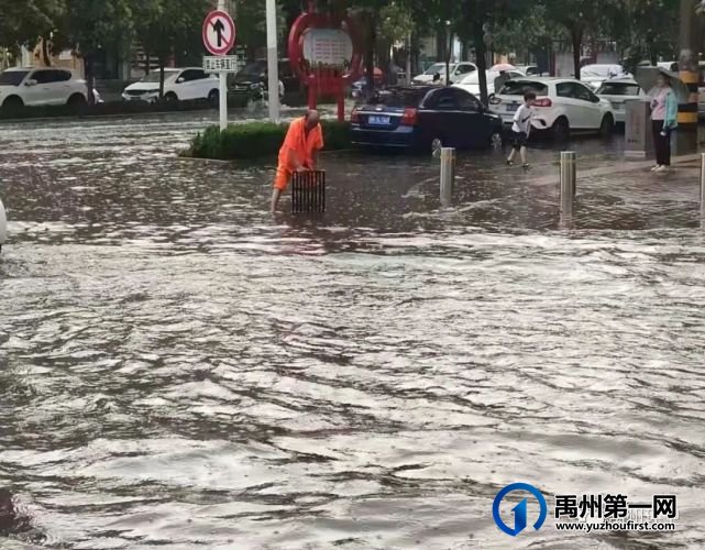 禹州环卫:雨后清理忙 整洁保畅通 禹州环卫:雨后清理忙 整洁保畅通