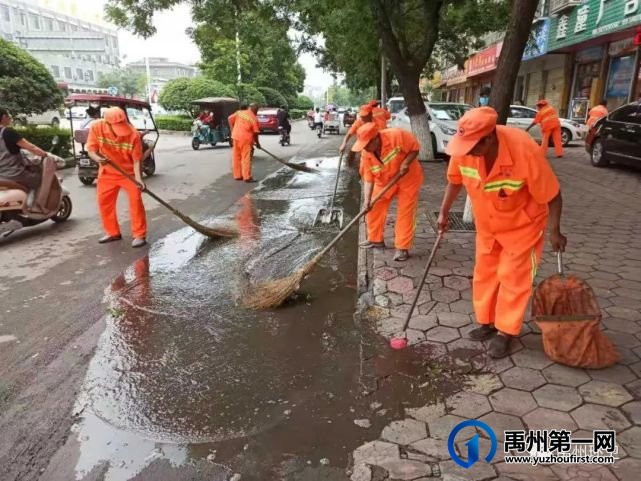 禹州环卫:雨后清理忙 整洁保畅通 禹州环卫:雨后清理忙 整洁保畅通