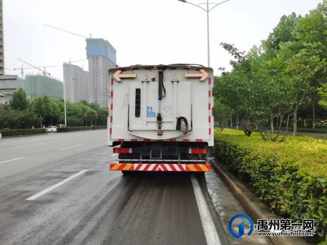 禹州环卫:雨后清理忙 整洁保畅通 禹州环卫:雨后清理忙 整洁保畅通