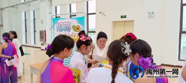 禹州中专艺术部举行2019级学生顶岗实习双选会 禹州中专艺术部举行2019级学生顶岗实习双选会