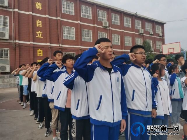 禹州南区学校隆重举行庆祝建党100周年升旗仪式 禹州南区学校隆重举行庆祝建党100周年升旗仪式
