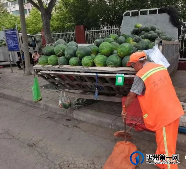 禹州环卫:倾心服务瓜农销售 同心共建靓丽家园 禹州环卫:倾心服务瓜农销售 同心共建靓丽家园