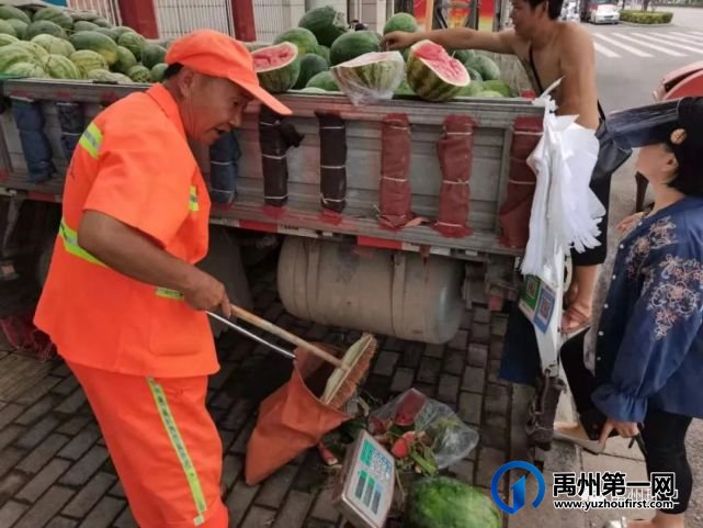 禹州环卫:倾心服务瓜农销售 同心共建靓丽家园 禹州环卫:倾心服务瓜农销售 同心共建靓丽家园