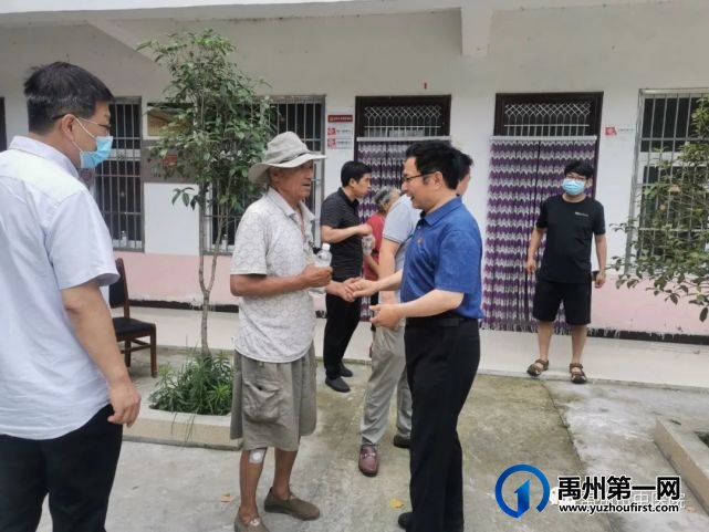 禹州市中医院专家团队走进褚河镇双马社区开展宣传义诊活动! 禹州市中医院专家团队走进褚河镇双马社区开展宣传义诊活动!