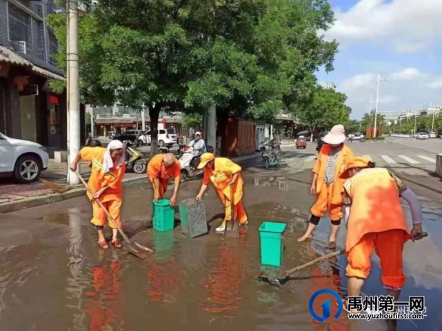 禹州环卫:战高温、斗酷暑 用汗水谱写城市最美乐章 禹州环卫:战高温、斗酷暑 用汗水谱写城市最美乐章