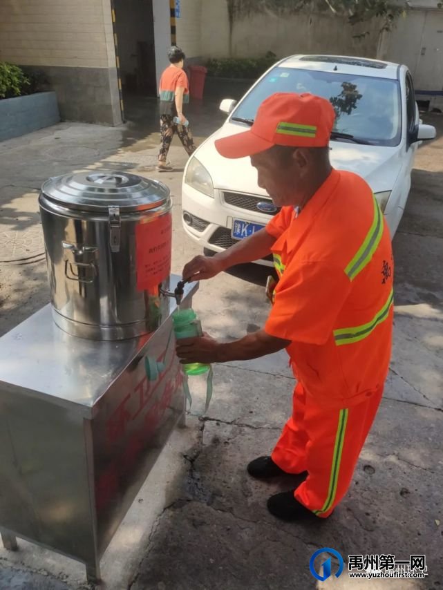 禹州环卫:战高温、斗酷暑 用汗水谱写城市最美乐章 禹州环卫:战高温、斗酷暑 用汗水谱写城市最美乐章