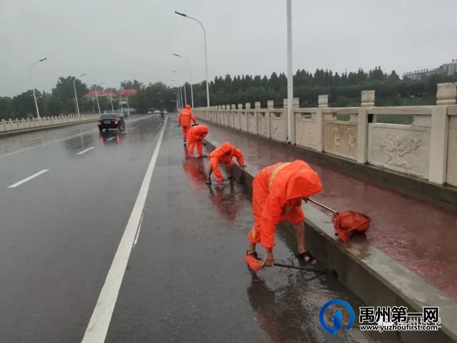禹州环卫:“橙”风破浪 闻“汛”而动 扎实做好雨天防汛工作 禹州环卫:“橙”风破浪 闻“汛”而动 扎实做好雨天防汛工作