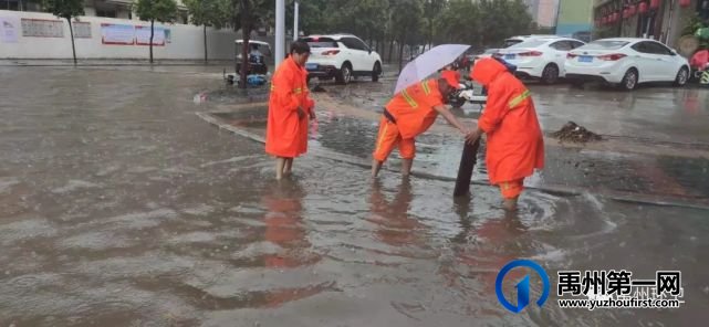 禹州环卫:“橙”风破浪 闻“汛”而动 扎实做好雨天防汛工作 禹州环卫:“橙”风破浪 闻“汛”而动 扎实做好雨天防汛工作