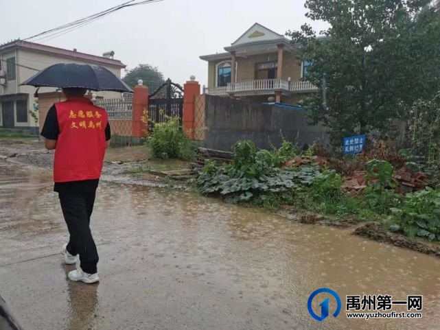 禹州市二院:雨季送卡不停歇 为民服务促和谐 禹州市二院:雨季送卡不停歇 为民服务促和谐