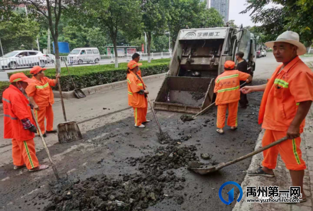 禹州环卫:雨后速行动 城市见底色 禹州环卫:雨后速行动 城市见底色