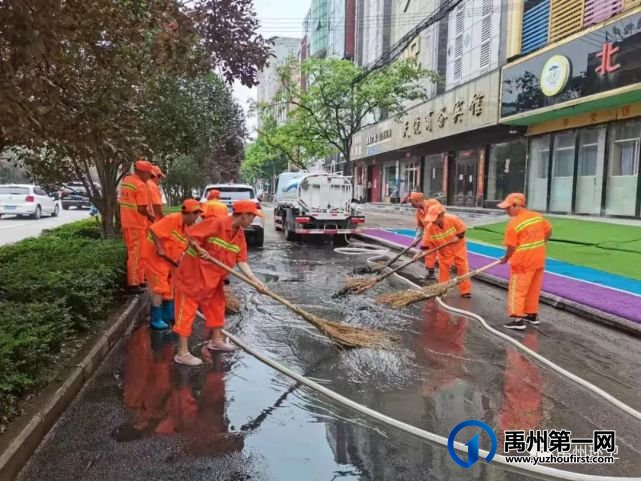 禹州环卫:雨后速行动 城市见底色 禹州环卫:雨后速行动 城市见底色