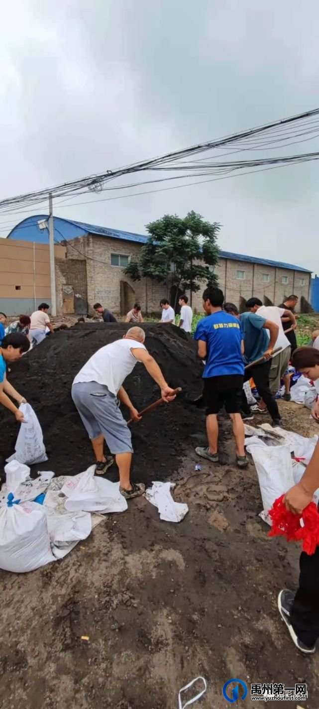 禹州出动1000余人! 同心协力 共筑防洪抢险“铜墙铁壁” 禹州出动1000余人! 同心协力 共筑防洪抢险“铜墙铁壁”