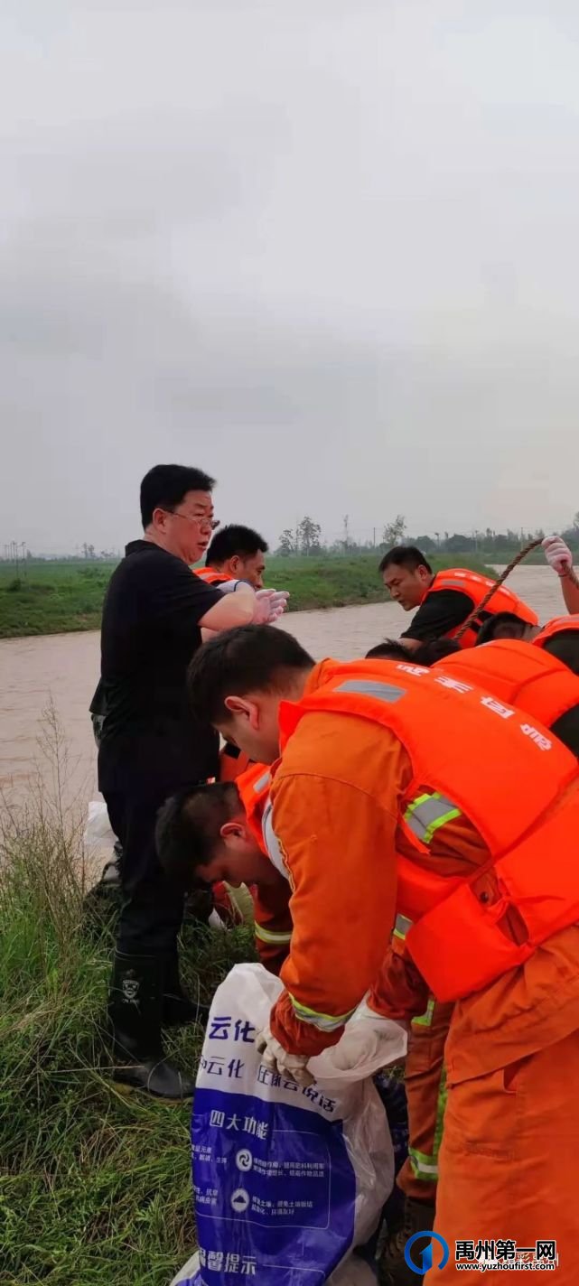 禹州出动1000余人! 同心协力 共筑防洪抢险“铜墙铁壁” 禹州出动1000余人! 同心协力 共筑防洪抢险“铜墙铁壁”