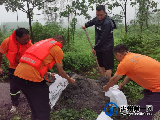 禹州这些人紧急出动!连续6天奋战在抗洪一线! 禹州这些人紧急出动!连续6天奋战在抗洪一线!