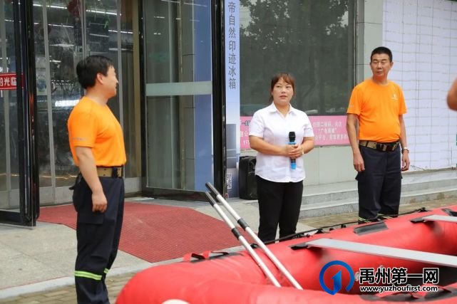 禹州的爱心人士及企业为抢险救灾捐献一艘快艇 禹州的爱心人士及企业为抢险救灾捐献一艘快艇