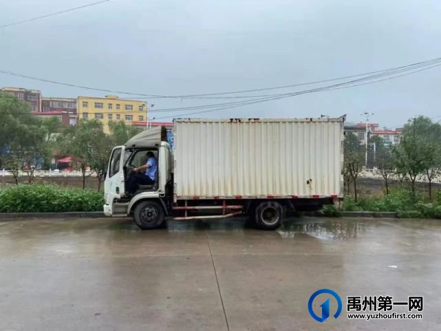 暴雨来袭 禹州鸠山民警奋战防汛救援第一线 暴雨来袭 禹州鸠山民警奋战防汛救援第一线