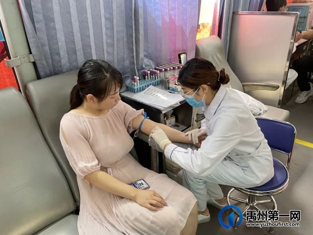 禹州这家企业紧急出动!给多个乡镇送去大批救灾物资.. 禹州这家企业紧急出动!给多个乡镇送去大批救灾物资..