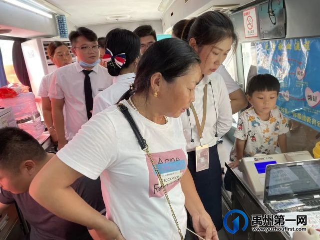 禹州这家企业紧急出动!给多个乡镇送去大批救灾物资.. 禹州这家企业紧急出动!给多个乡镇送去大批救灾物资..