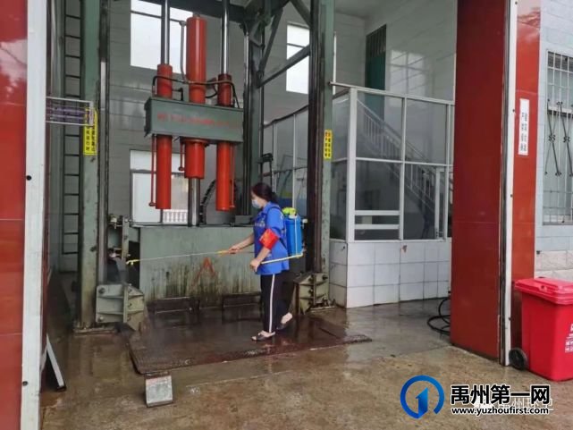 禹州环卫:严防严控,筑牢疫情防控“环卫防线” 禹州环卫:严防严控,筑牢疫情防控“环卫防线”