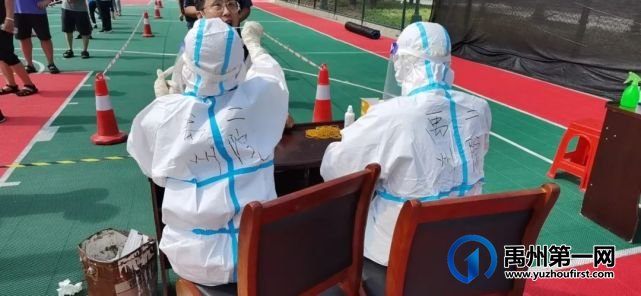 禹州市二院烈日高温下的核酸检测现场!这一幕幕,令人动容 禹州市二院烈日高温下的核酸检测现场!这一幕幕,令人动容