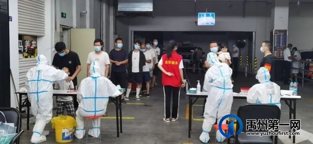 禹州市二院烈日高温下的核酸检测现场!这一幕幕,令人动容 禹州市二院烈日高温下的核酸检测现场!这一幕幕,令人动容