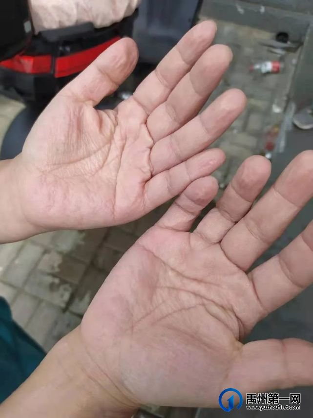 禹州市二院烈日高温下的核酸检测现场!这一幕幕,令人动容 禹州市二院烈日高温下的核酸检测现场!这一幕幕,令人动容