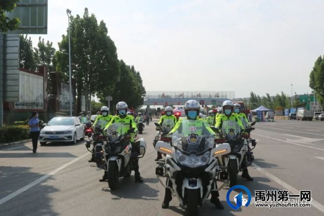 禹州交警以最高的礼遇、最深的敬意、最佳的形象迎接“战疫英雄”回家 禹州交警以最高的礼遇、最深的敬意、最佳的形象迎接“战疫英雄”回家