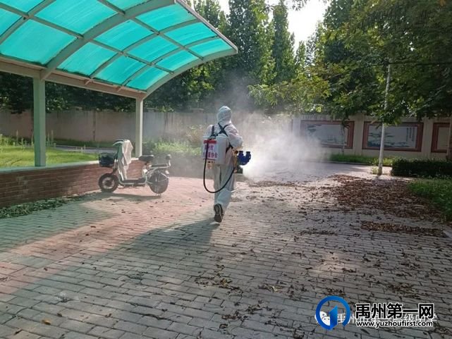 禹州一高开展校园防疫消杀工作 禹州一高开展校园防疫消杀工作