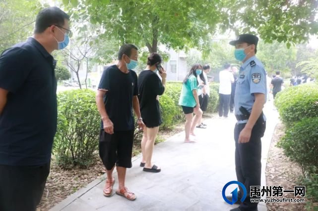 禹州公安主动履职尽责,维护各封控地工作生活秩序 禹州公安主动履职尽责,维护各封控地工作生活秩序