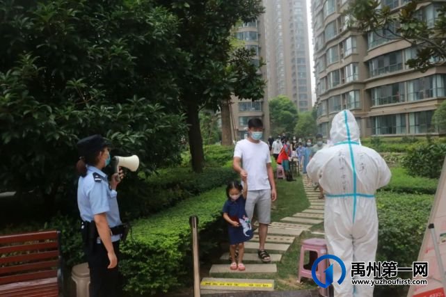 禹州公安主动履职尽责,维护各封控地工作生活秩序 禹州公安主动履职尽责,维护各封控地工作生活秩序