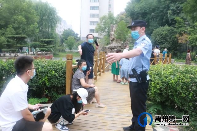 禹州公安主动履职尽责,维护各封控地工作生活秩序 禹州公安主动履职尽责,维护各封控地工作生活秩序