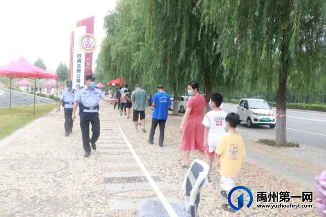 禹州公安主动履职尽责,维护各封控地工作生活秩序 禹州公安主动履职尽责,维护各封控地工作生活秩序