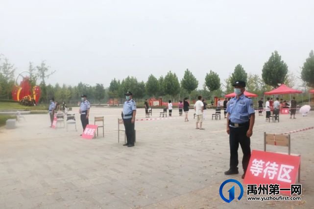 禹州公安主动履职尽责,维护各封控地工作生活秩序 禹州公安主动履职尽责,维护各封控地工作生活秩序