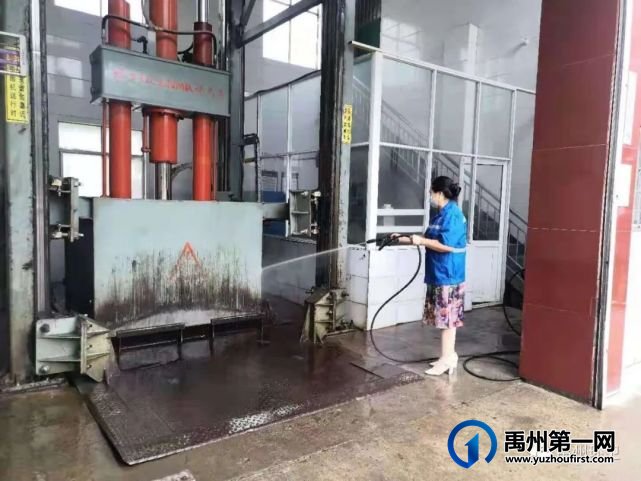 禹州环卫:开展“洁城消杀”专项行动 构筑疫情防控 “橙色”堡垒 禹州环卫:开展“洁城消杀”专项行动 构筑疫情防控 “橙色”堡垒